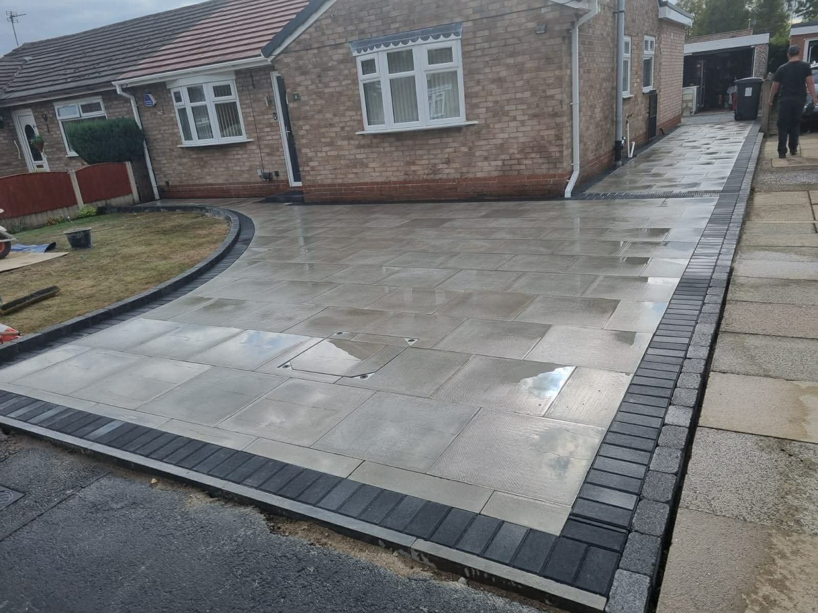 Porcelain driveway with drainage channels