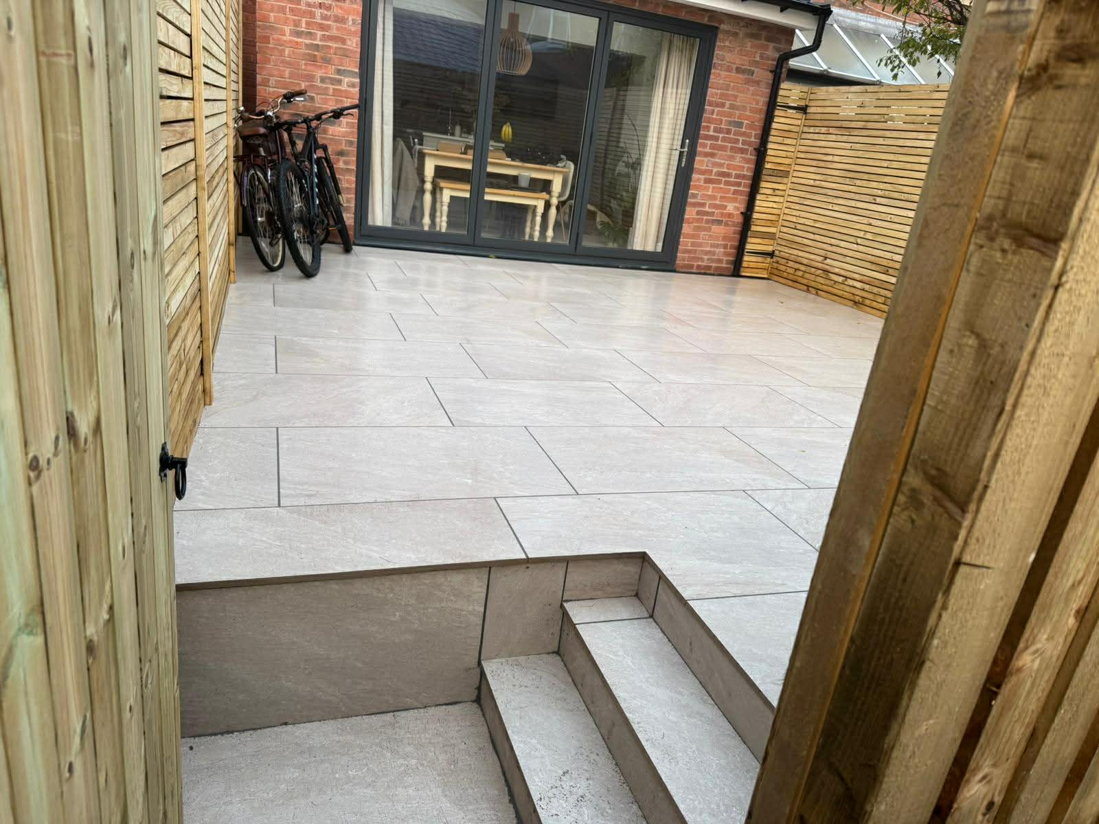 Porcelain patio with steps and slatted fencing